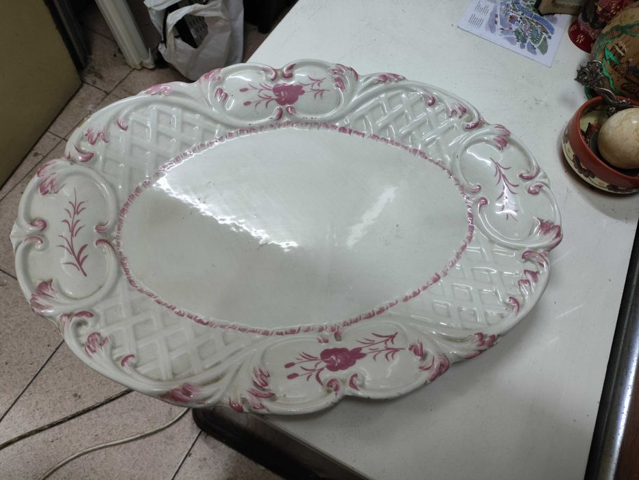 Terrina com tampa e travessa muito antiga em rosa