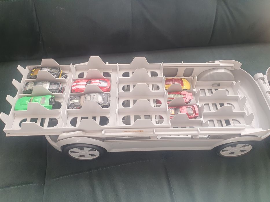 Samochód policyjny transporter resoraków