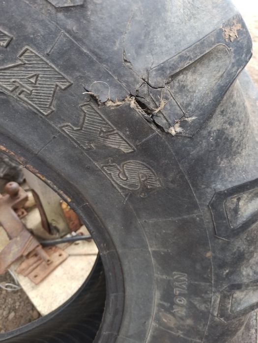 Шина 14.9-26 .для комбайна