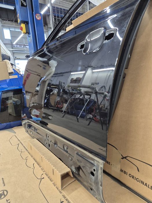Двері Audi Q7 4M0. Дверь Ауди Кю7.
