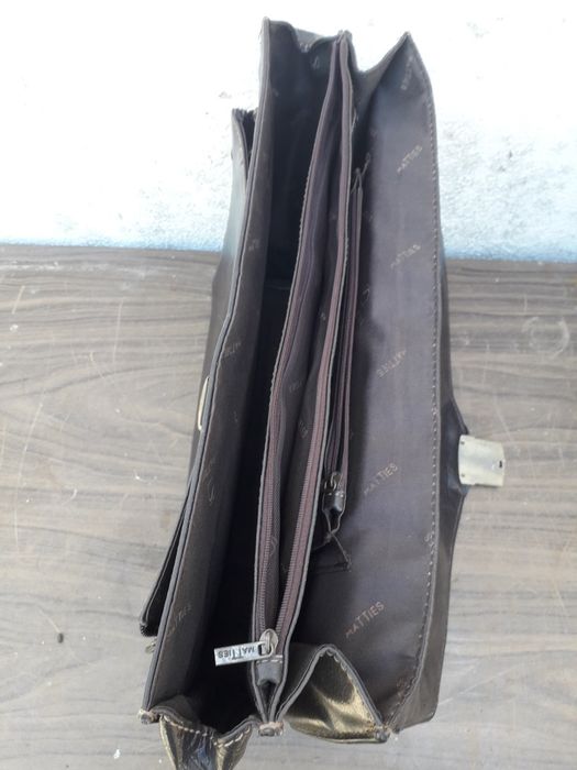 Vendo Pasta em pele para documentos.