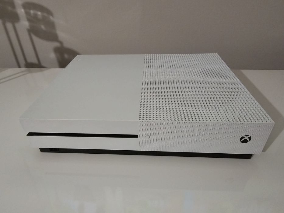 XBOX One S + 2 comandos
