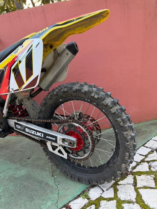 Suzuki   RM250.