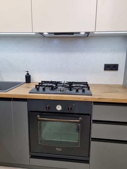 Духова шафа та варильна поверхня Hotpoint Ariston made in Italy чорна