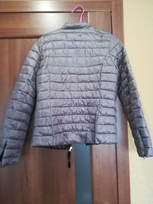 Продам демі курточку