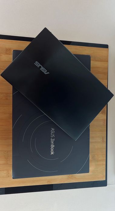 Asus ZenBook 14 || 8GB RAM : 512GB SSD |