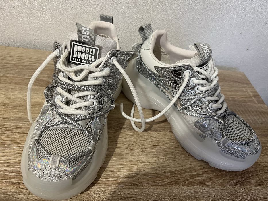 Vendo 2 pares de sapatos Russel Matos