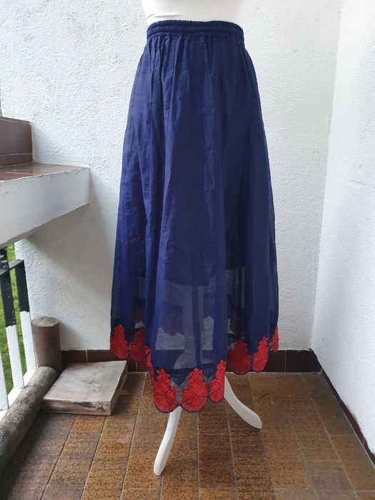 Granatowa rozkloszowana spódnica z haftem midaxi retro vintage