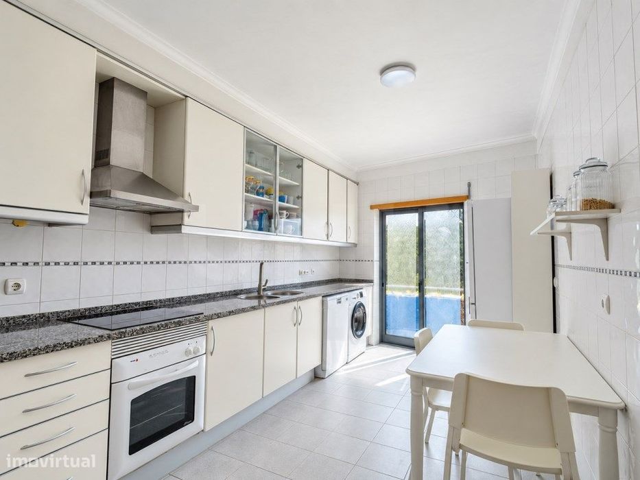 Apartamento T3 junto ao Colégio Rainha D. Leonor, Caldas da Rainha