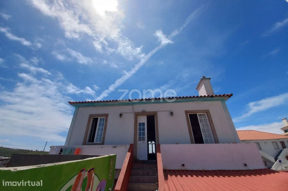 Hostel à venda na Praia das Maçãs, Sintra