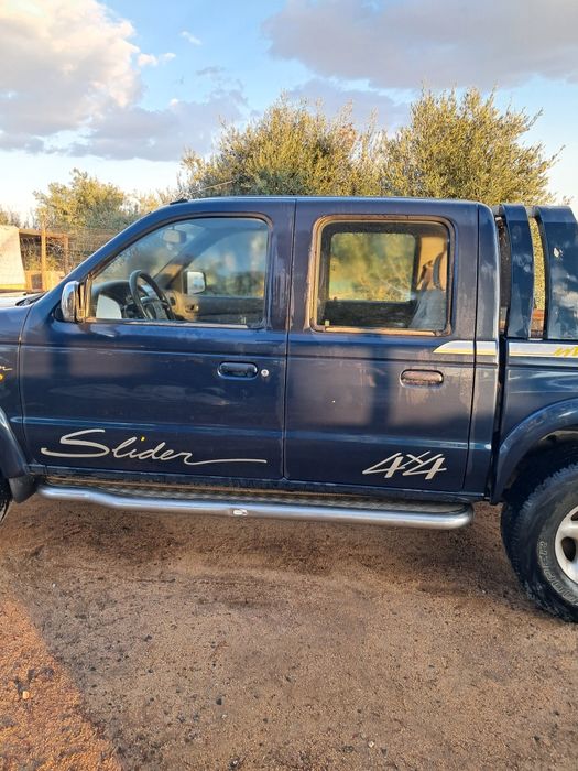 Carrinha 4x4 Mazda Slider