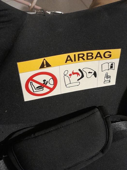 Cadeira de transporte no carro de criança