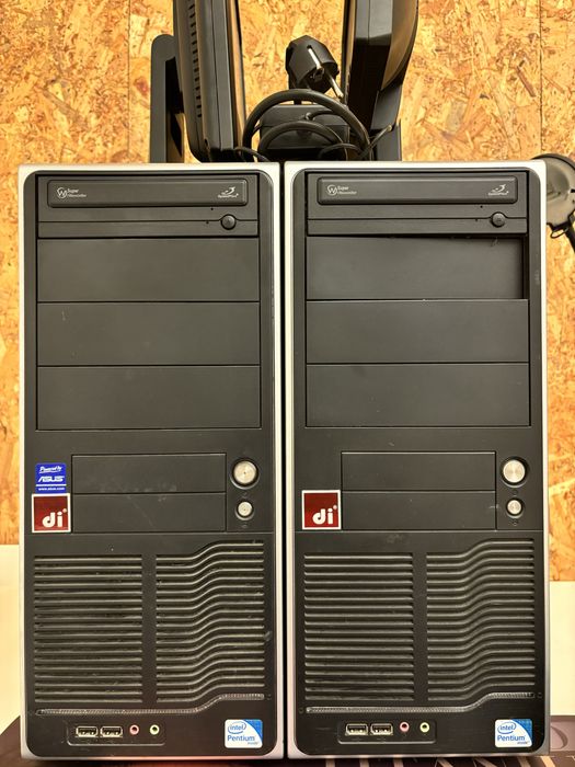 Conjunto de Torres Computador com Monitores