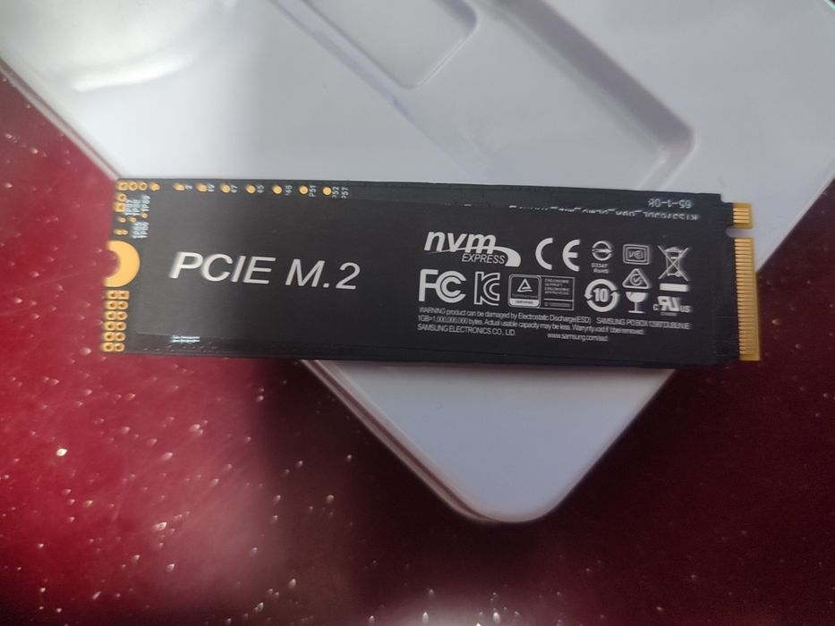 Продам не рабочий ссд м2 на 1тб