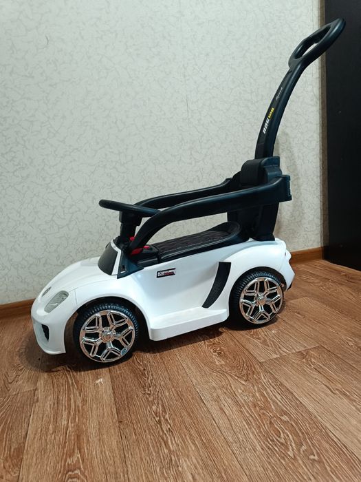 Електромобіль толокатор дитячий