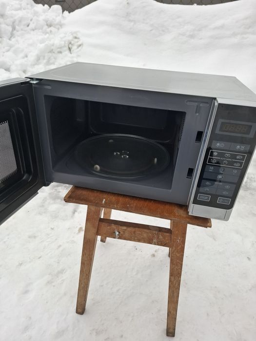 Мікрохвильова піч Sharp