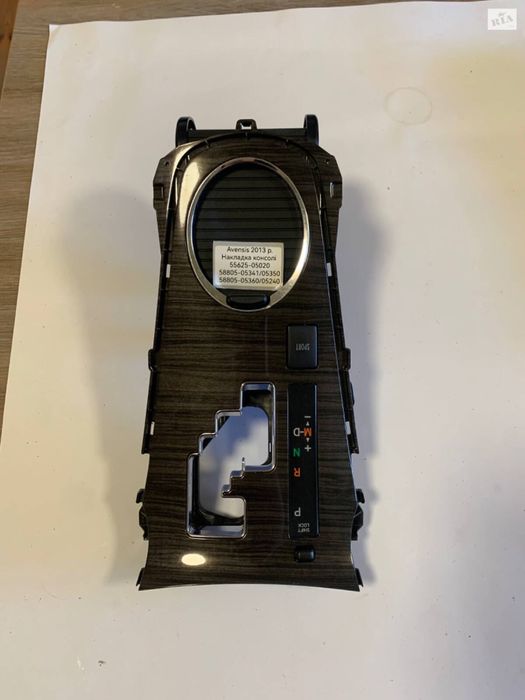 Накладка центральної консолі Toyota Avensis t27 накладка куліси