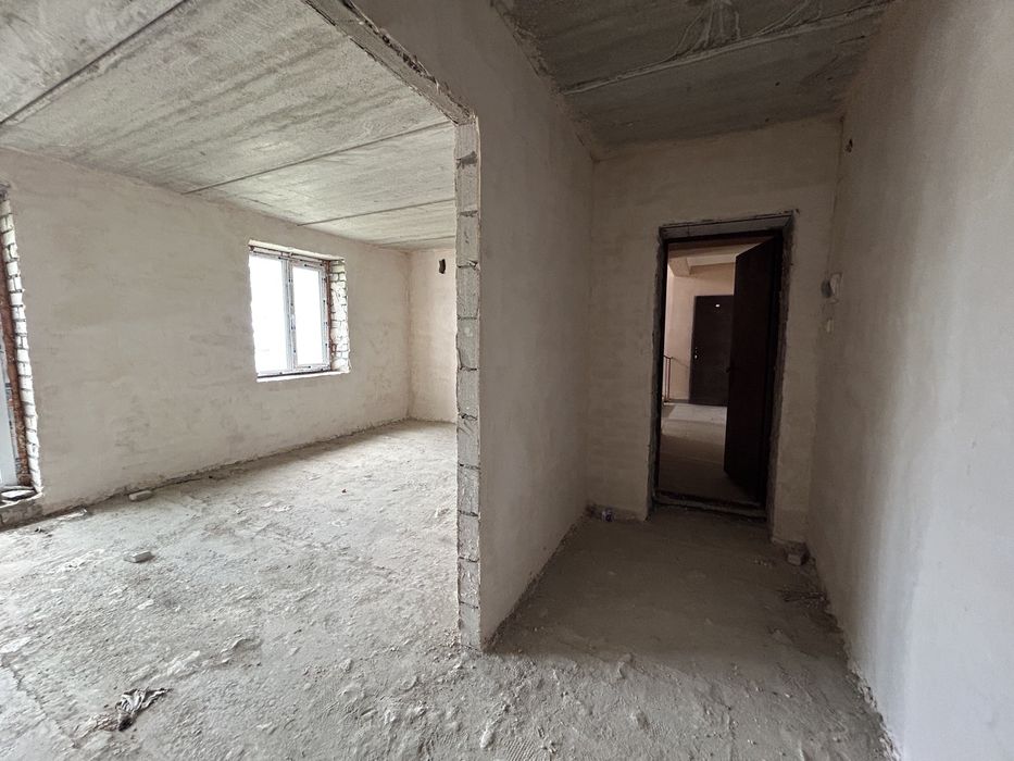 НОВА Трикімнатна в Малині