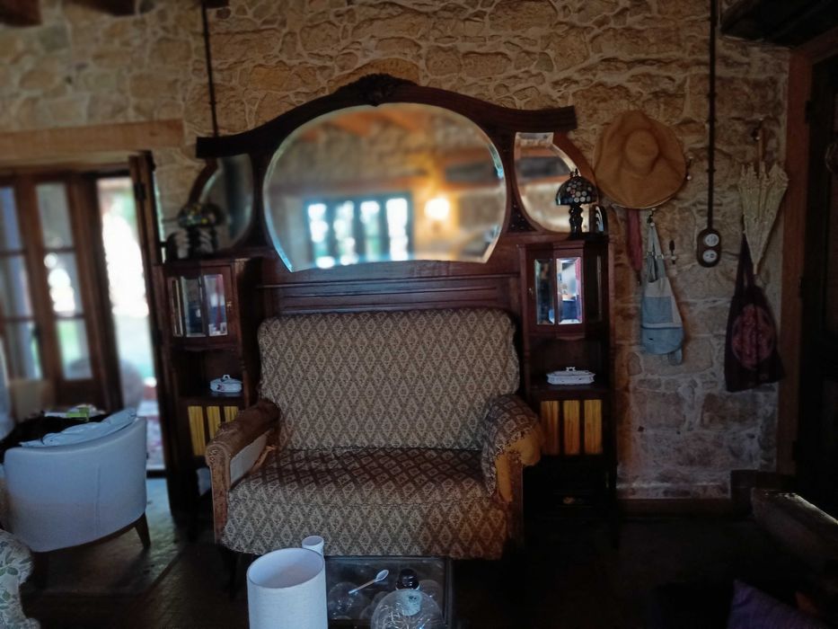 Móvel expositor com sofá