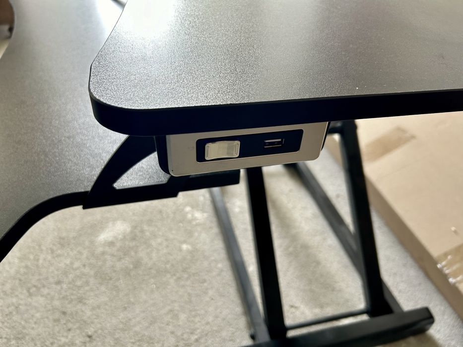 Elevatória para mesa ou secretária da marca Blitzwolf