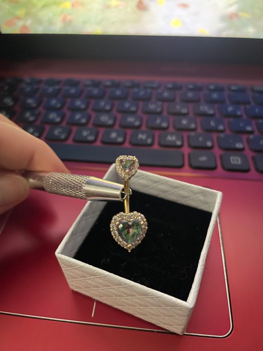 Пирсинг в пупок , язык .