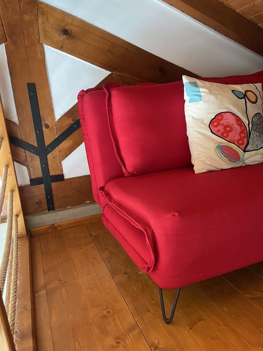Sofa cama vermelho em otimo estado