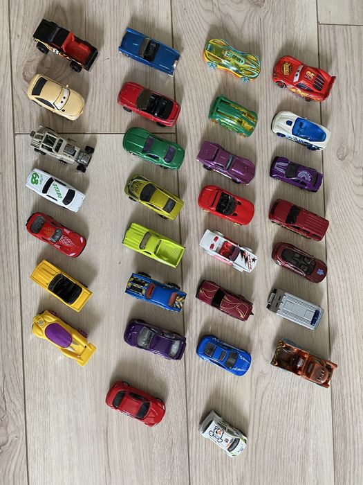 Лот 30 машинок Hot Wheels Disney Pixar Cars Lightning McQueen Mater die-cast
