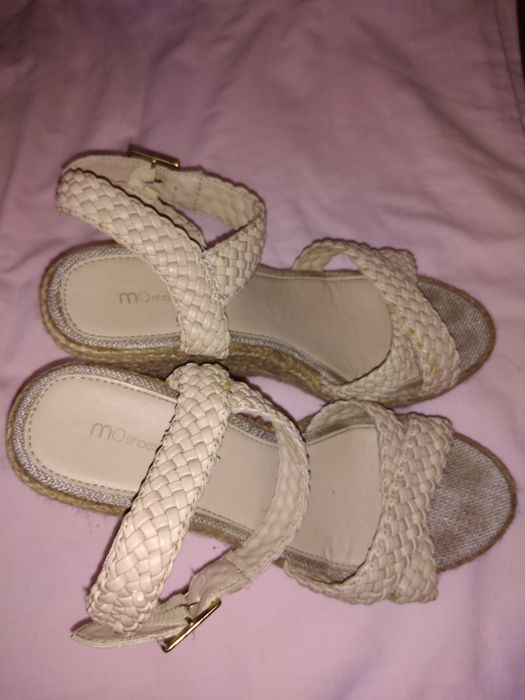 Sandálias cremes da marca Mó tam 37 só 5€ excelente estado