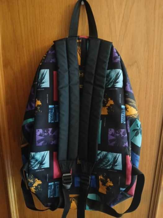Mochila Eastpak Padded Pak'r - Padrão Tropical "City Bay Black"