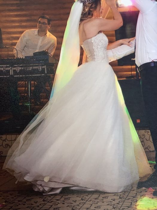 Біла Весільна сукня