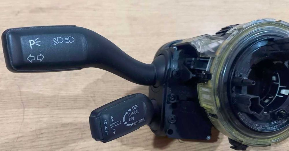 Przełącznik zespolony pająk manetki tempomat taśma AUDI A8 D3