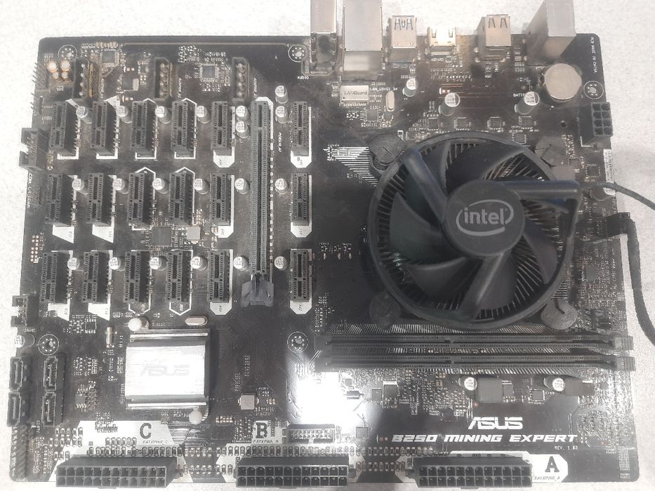 Материнська плата Asus B250 mining expert + ЦПУ + ОЗУ
- Intel Celeron
