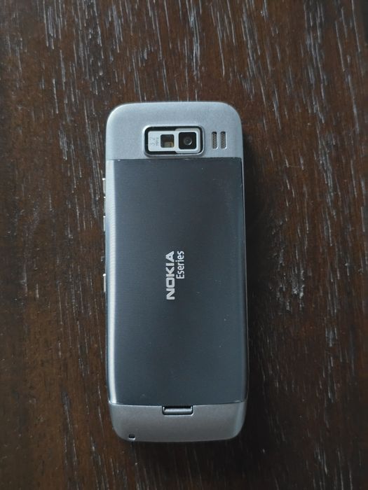 Nokia e52 , stan bdb,  komplet, srebrny, bez simlocka