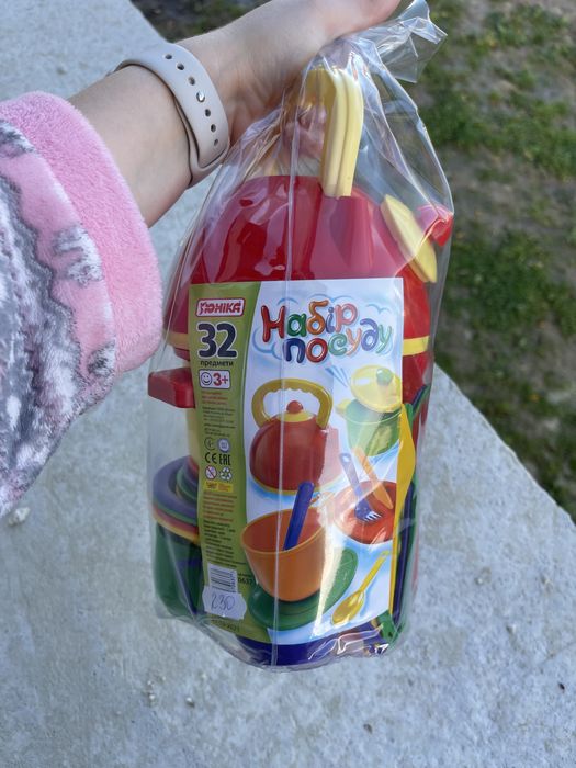 Дитячий посуд для дитини