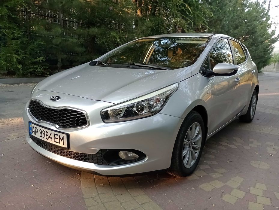 KIA Cee'd 1.4 CRDI (турбодизель) 2013 года
