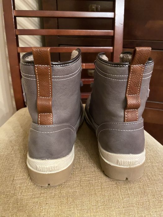 Zimowe buty Mustang, wkladka 25cm.