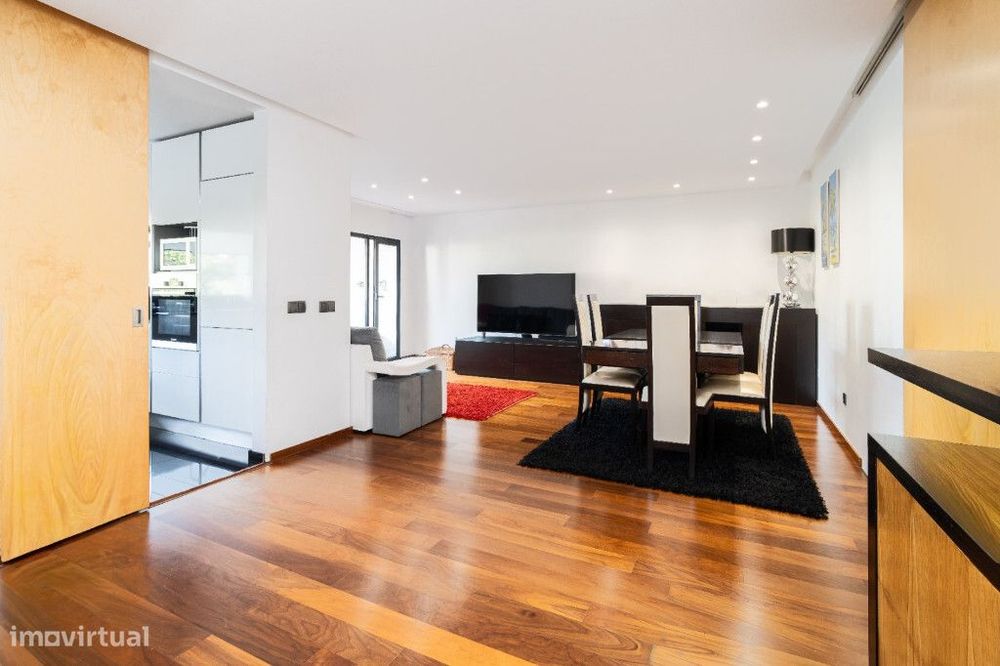 T3 Apartment with Garage in the Nogueiras Area, Vale das Flores