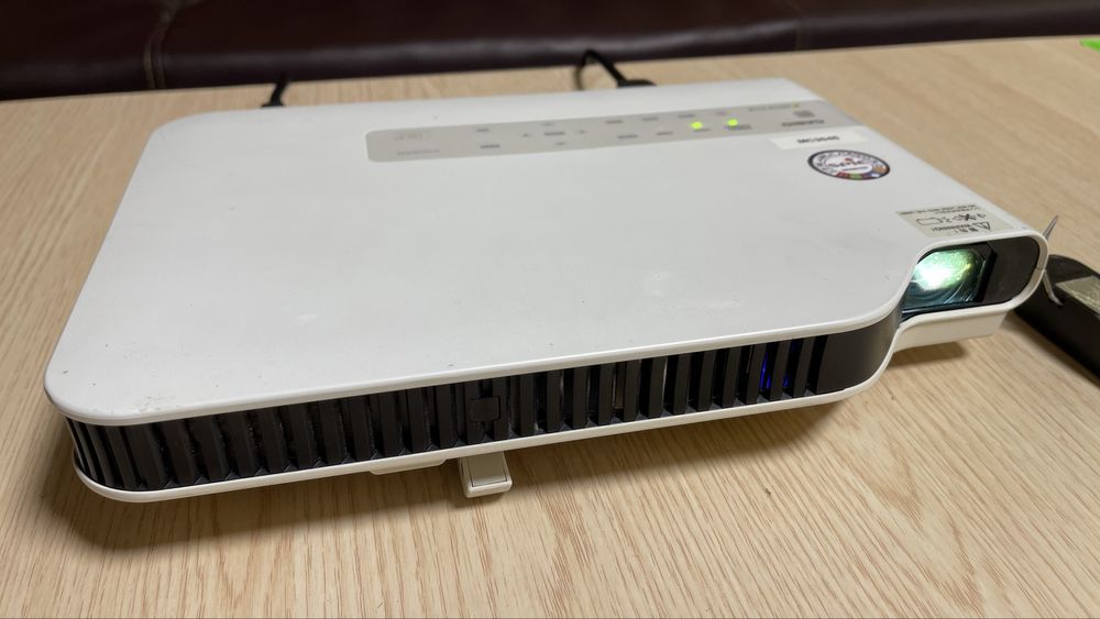 Проектор Casio XJ-А140V (2500 Lm, гібридний (LED + лазер)