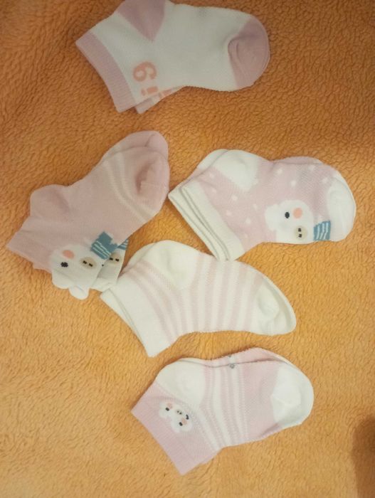 Nowe skarpetki dziecięce są lekkie, letnie. 1-2 lata. cena za sz