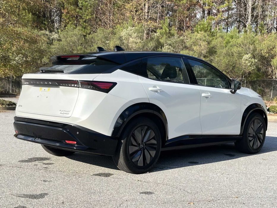 Nissan Ariya      2024