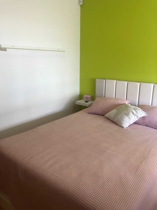 summier 1,40 mts x 2 mts, colchão e cabeceira de cama