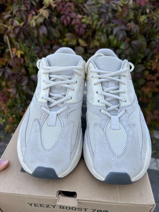 Adidas Yeezy Boost 700 V1 Analog sneakersy niskie beżowe 44