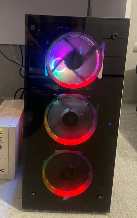 Игровой компьютер с монитором