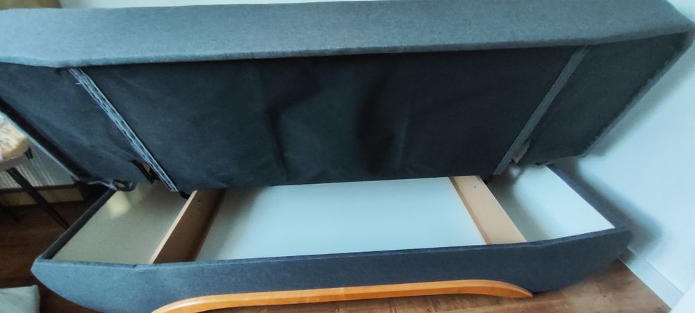 Sofa rozkładana  ze schofkiem