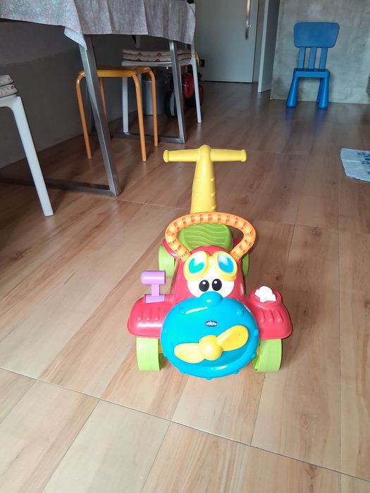 Lindo veiculo para brincar