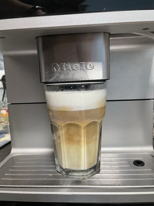 Кавомашина Miele СМ 6100.