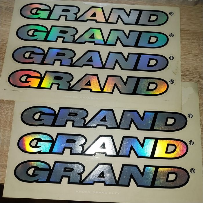 Oddam holograficzne naklejki.