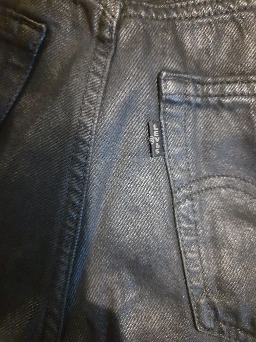 Женские джинсы levi's черные широкие клеш