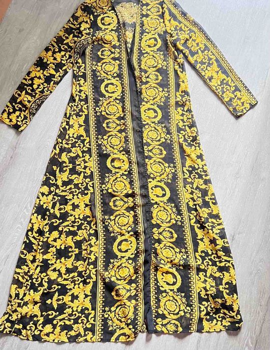 туніка на пляж від PrettyLittleThing. накидка