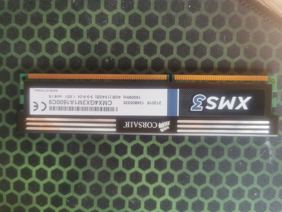 Продається оперативна пам'ять Corsair 4GB